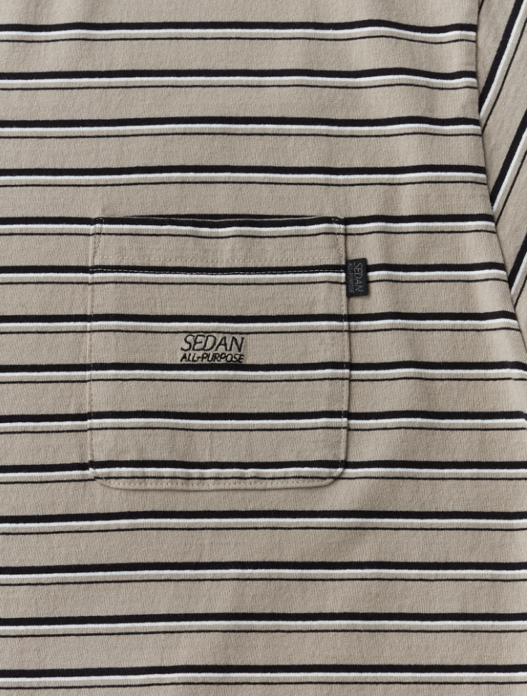 SEDAN ALL-PURPOSE/STRIPED S/S POCKET TEE(Khaki Black)