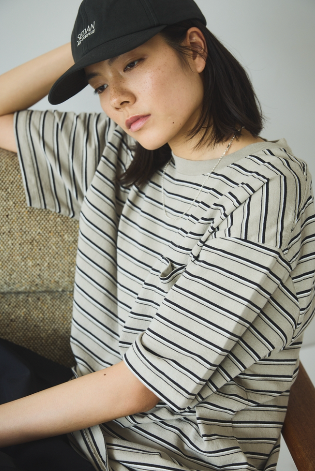 SEDAN ALL-PURPOSE/STRIPED S/S POCKET TEE(Khaki Black)