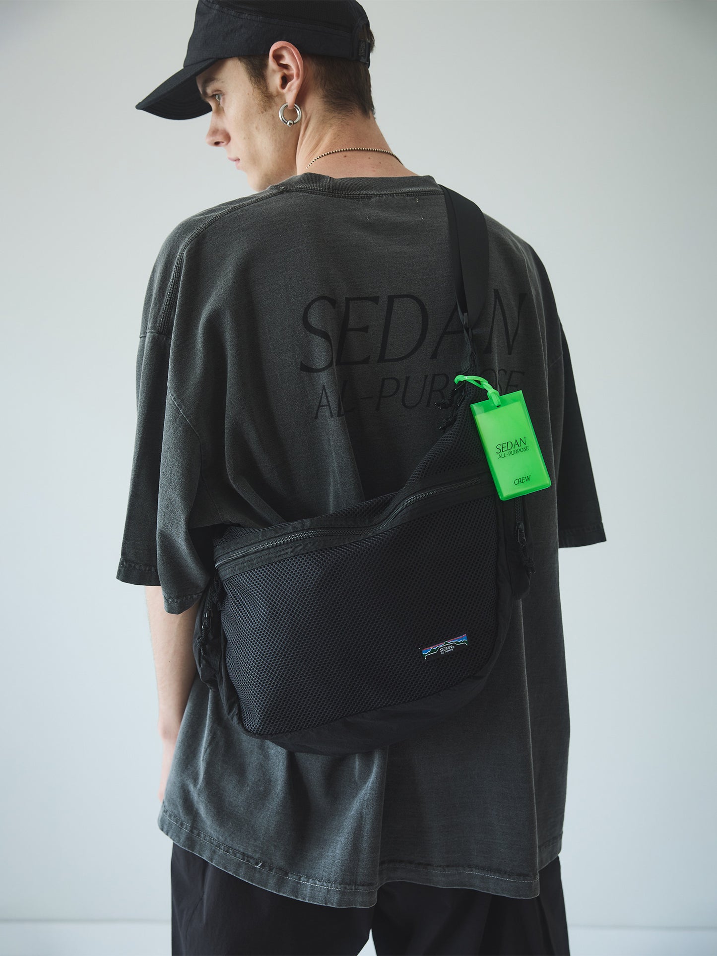 SEDAN ALL-PURPOSE/Mesh Shoulder Bag(Dark Khaki/Black)