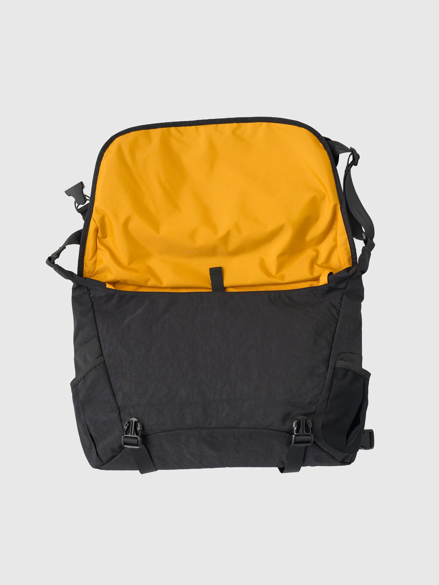 SEDAN ALL-PURPOSE/Overdyed Nylon Messenger Bag