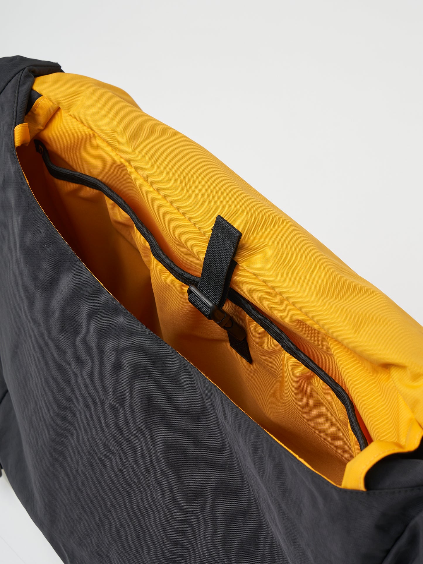 SEDAN ALL-PURPOSE/Overdyed Nylon Messenger Bag