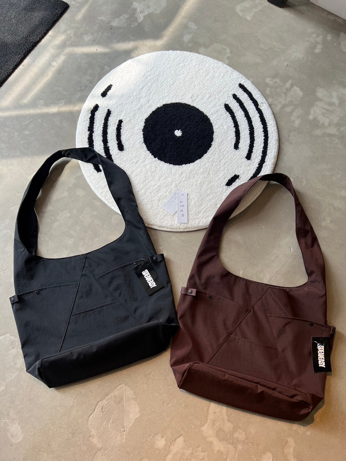 BAL / SPEAKEASY CROSSBODY SLING TOTE(Coffee/Black)