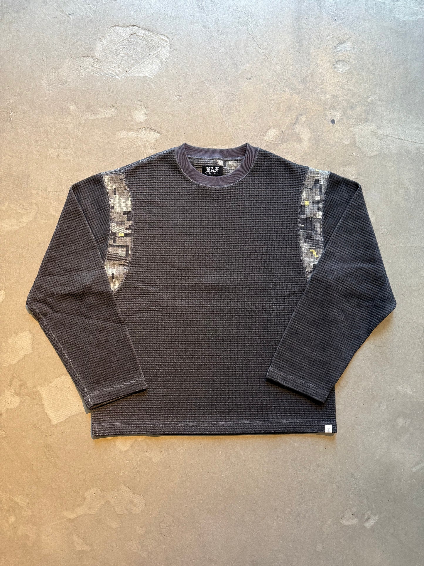 FAKE AS FLOWERS/Thermal Reversible LS Pullover