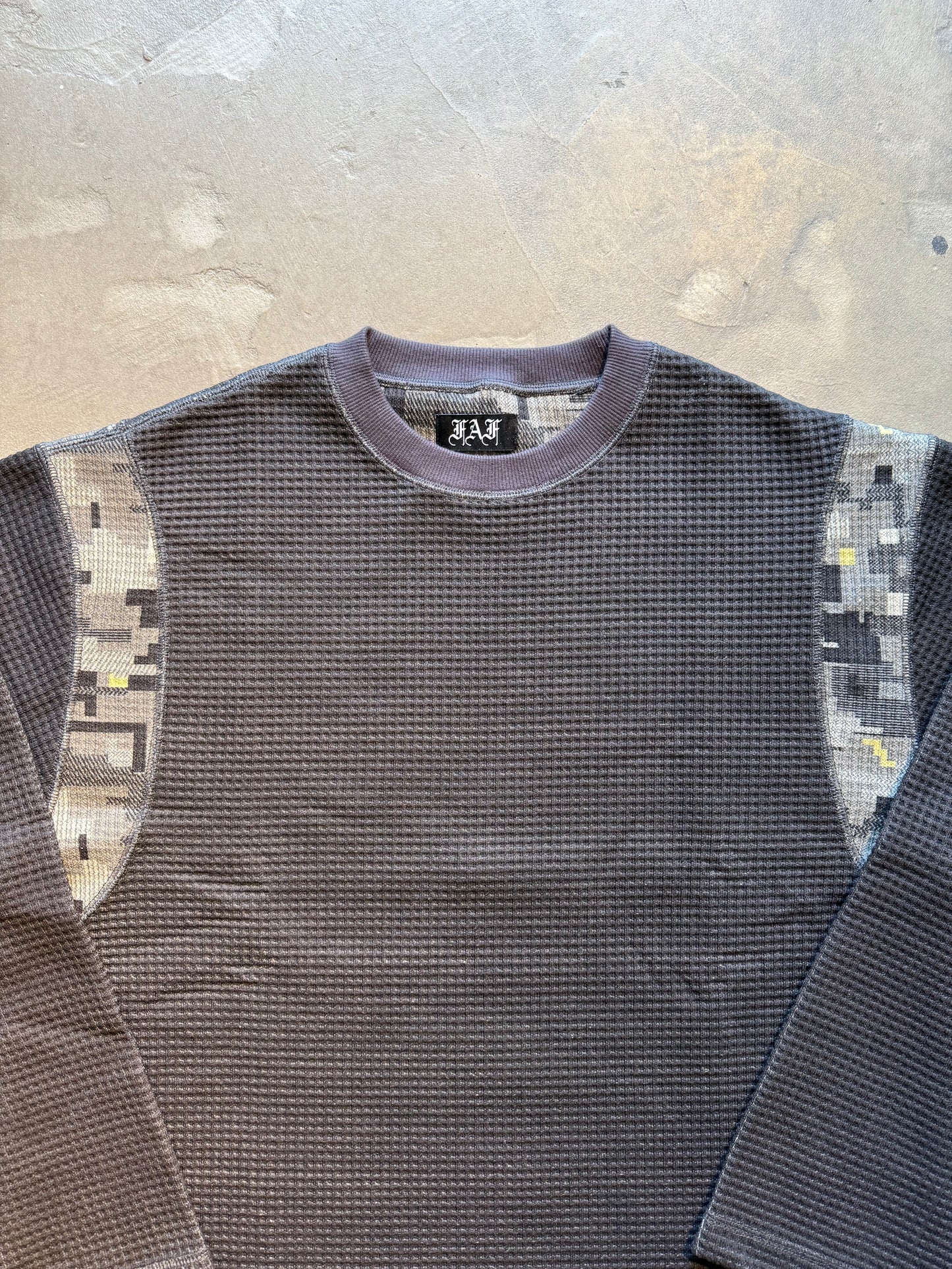 FAKE AS FLOWERS/Thermal Reversible LS Pullover