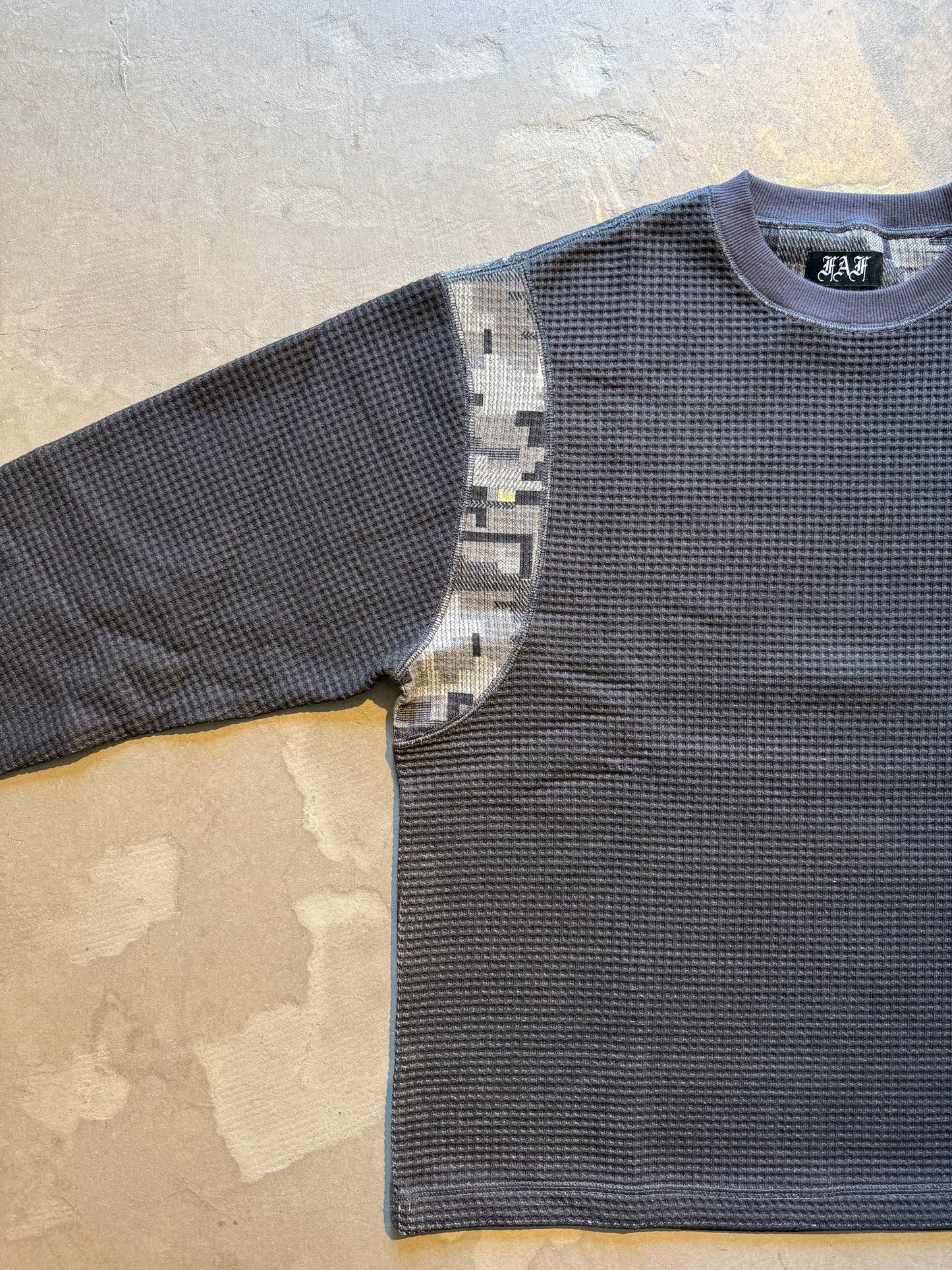 FAKE AS FLOWERS/Thermal Reversible LS Pullover