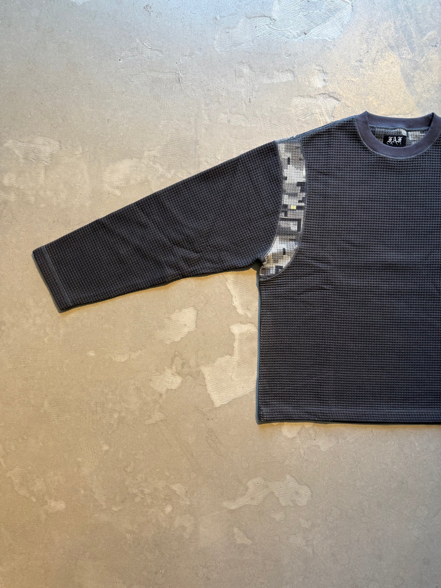 FAKE AS FLOWERS/Thermal Reversible LS Pullover