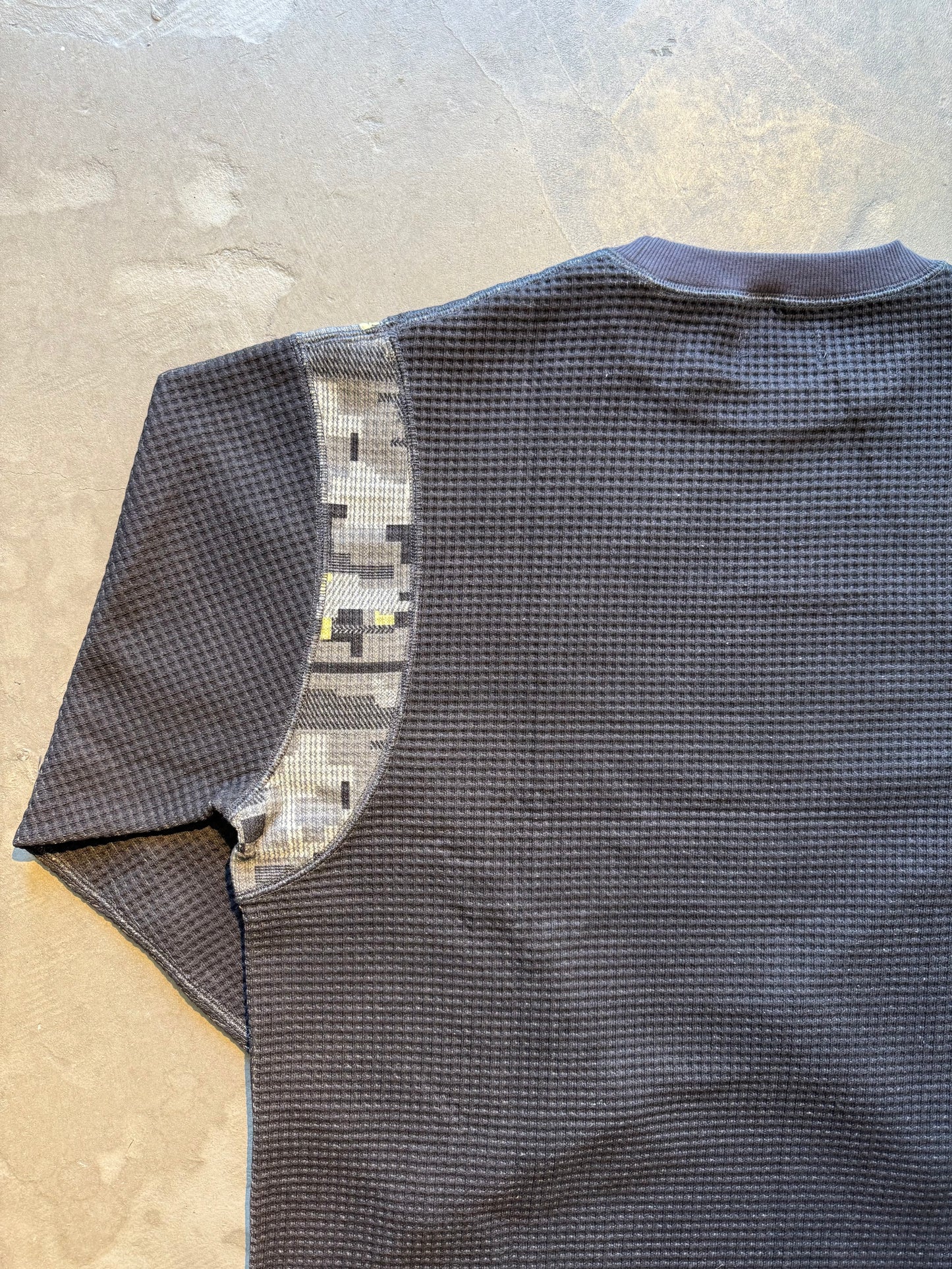 FAKE AS FLOWERS/Thermal Reversible LS Pullover