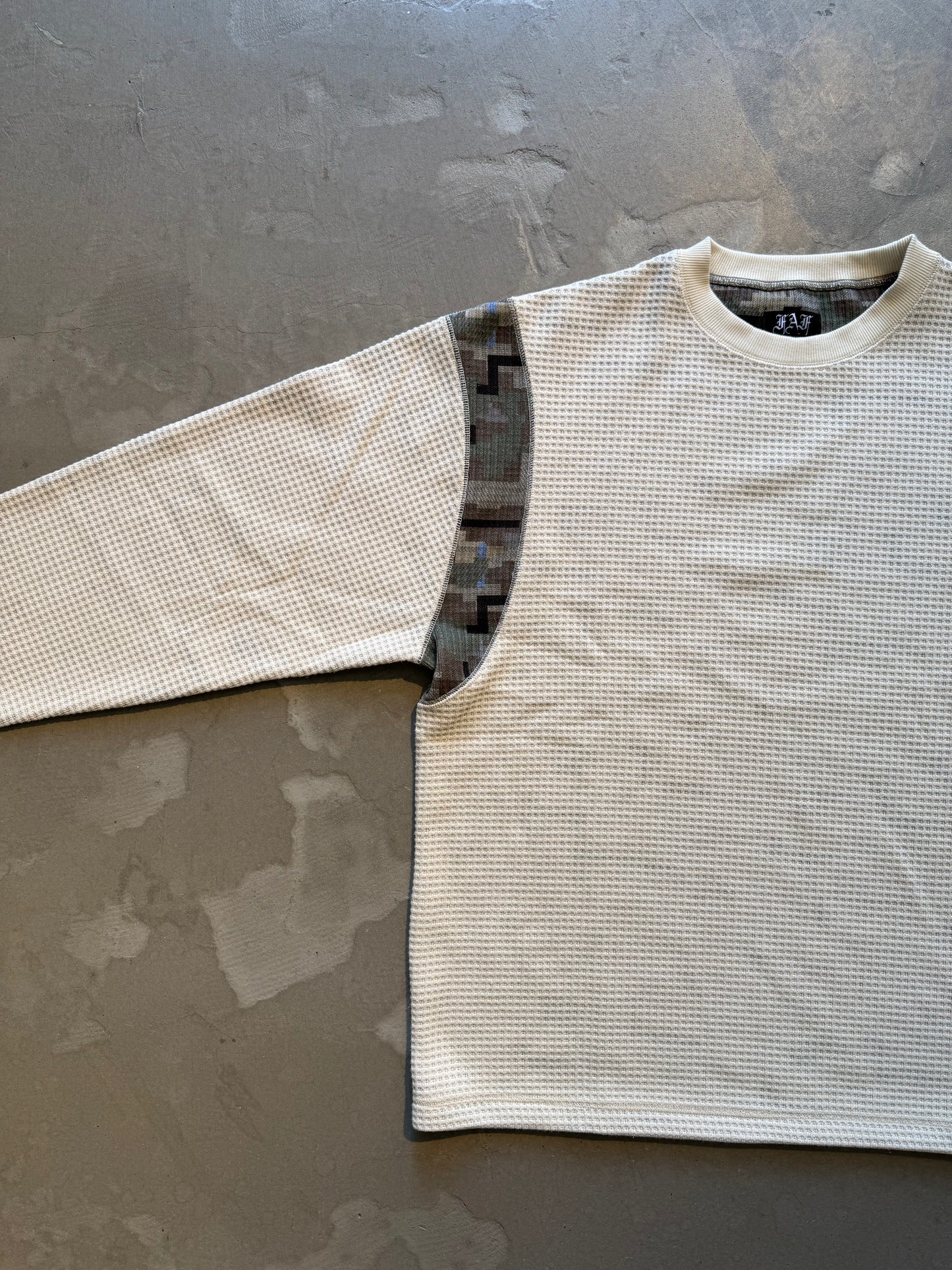 FAKE AS FLOWERS/Thermal Reversible LS Pullover