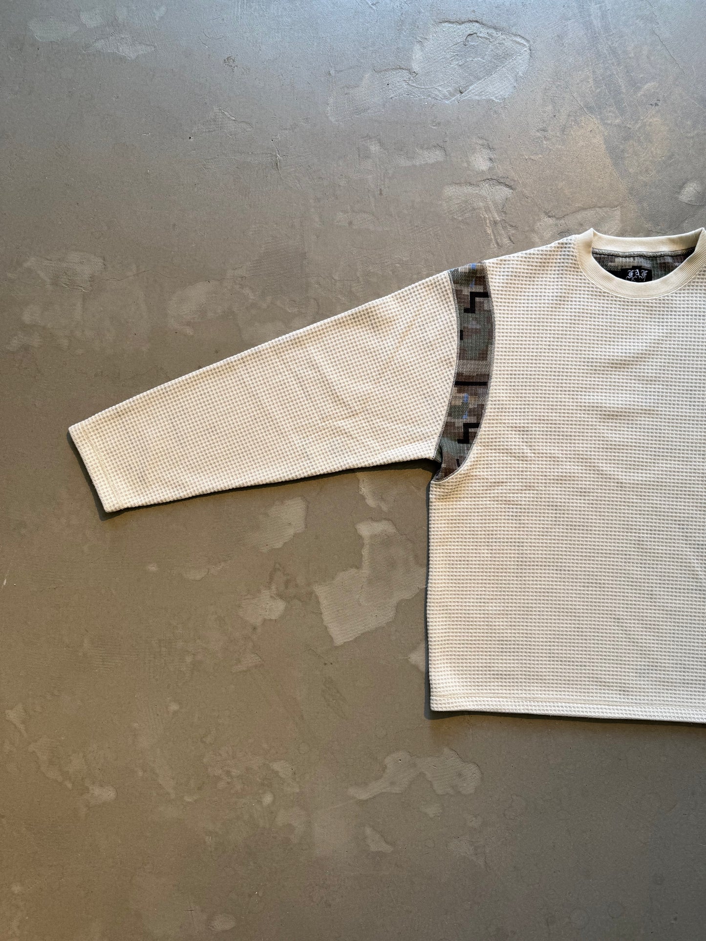 FAKE AS FLOWERS/Thermal Reversible LS Pullover