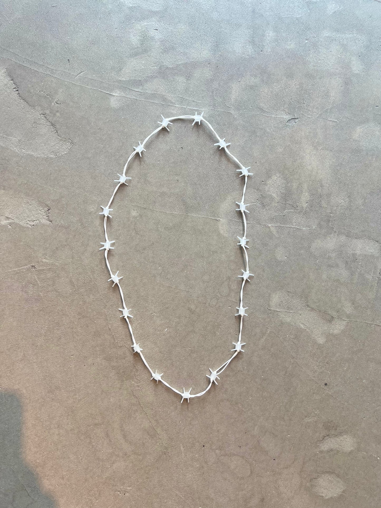 FAKE AS FLOWERS/Wire Necklace