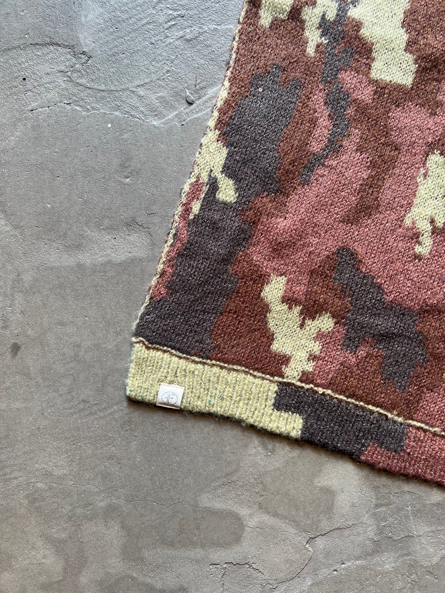 FAKE AS FLOWERS/Camo Scarf