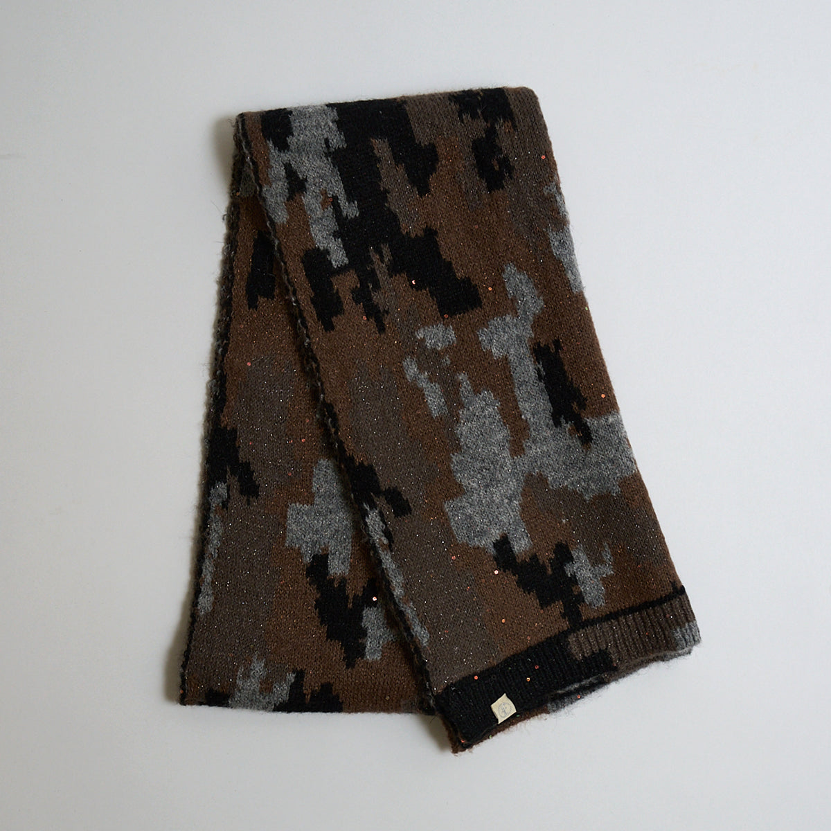 FAKE AS FLOWERS/Camo Scarf