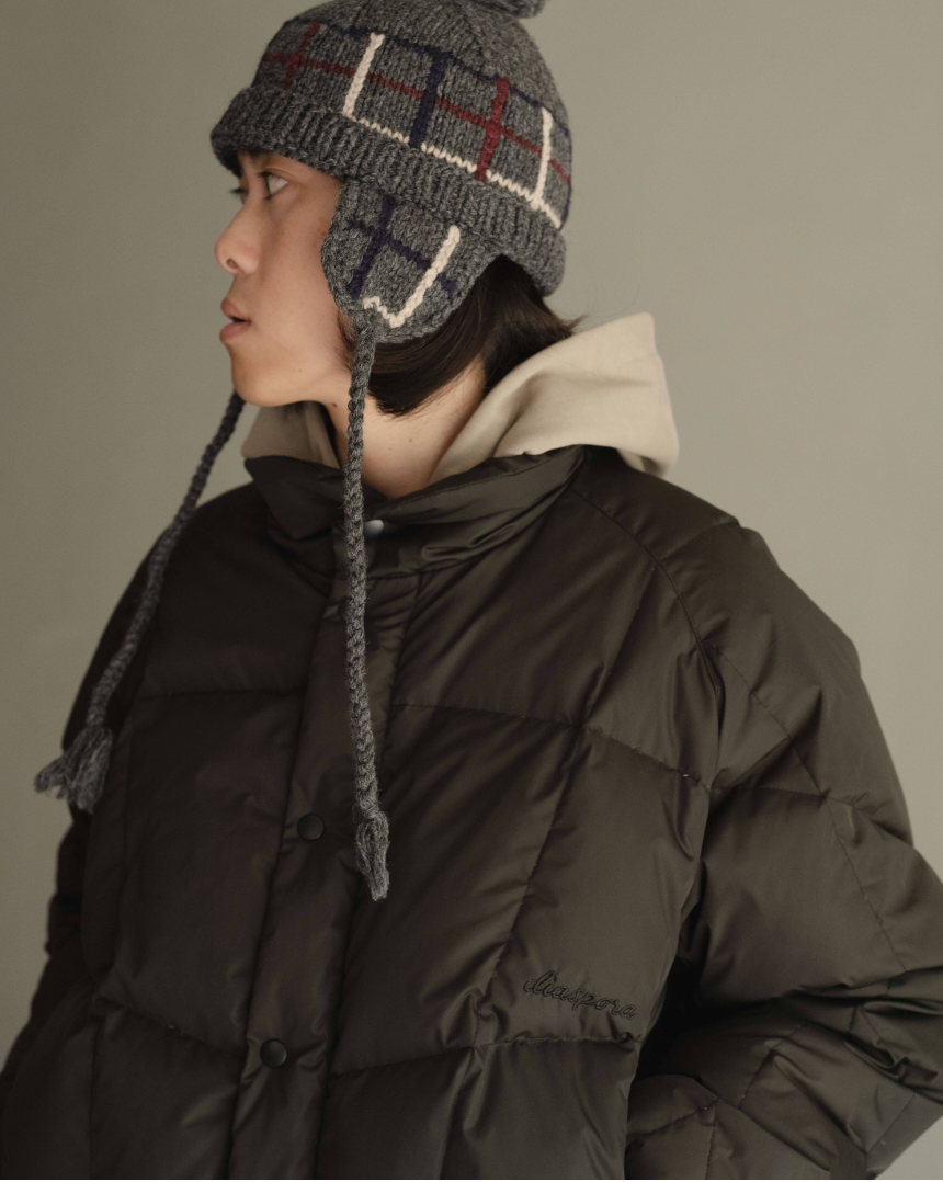 DIASPORA SKATEBOARDS/Ear Flap Pom Pom Beanie (Charcoal/Sand) – Re DIASPORA SKATEBOARDS/Ear Flap Pom Pom Beanie (Charcoal/Sand) – Re
