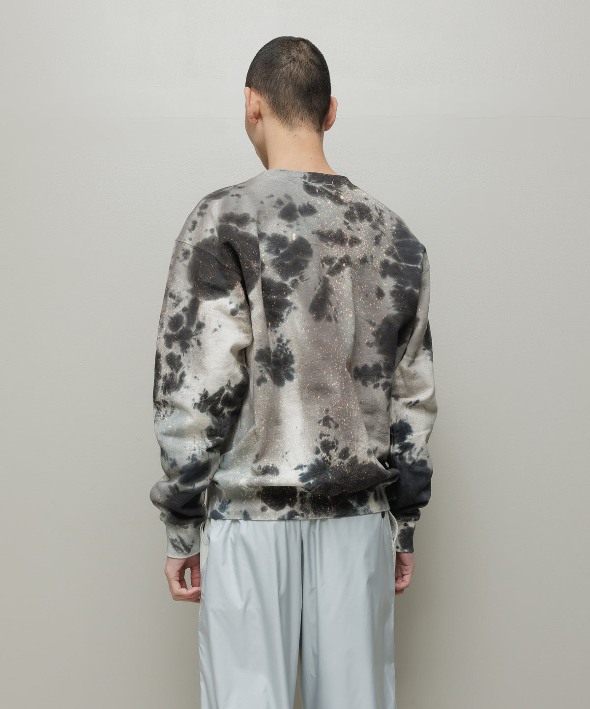 BAL/LOGO TIE DYE CREW SWEAT by YUKIDYE