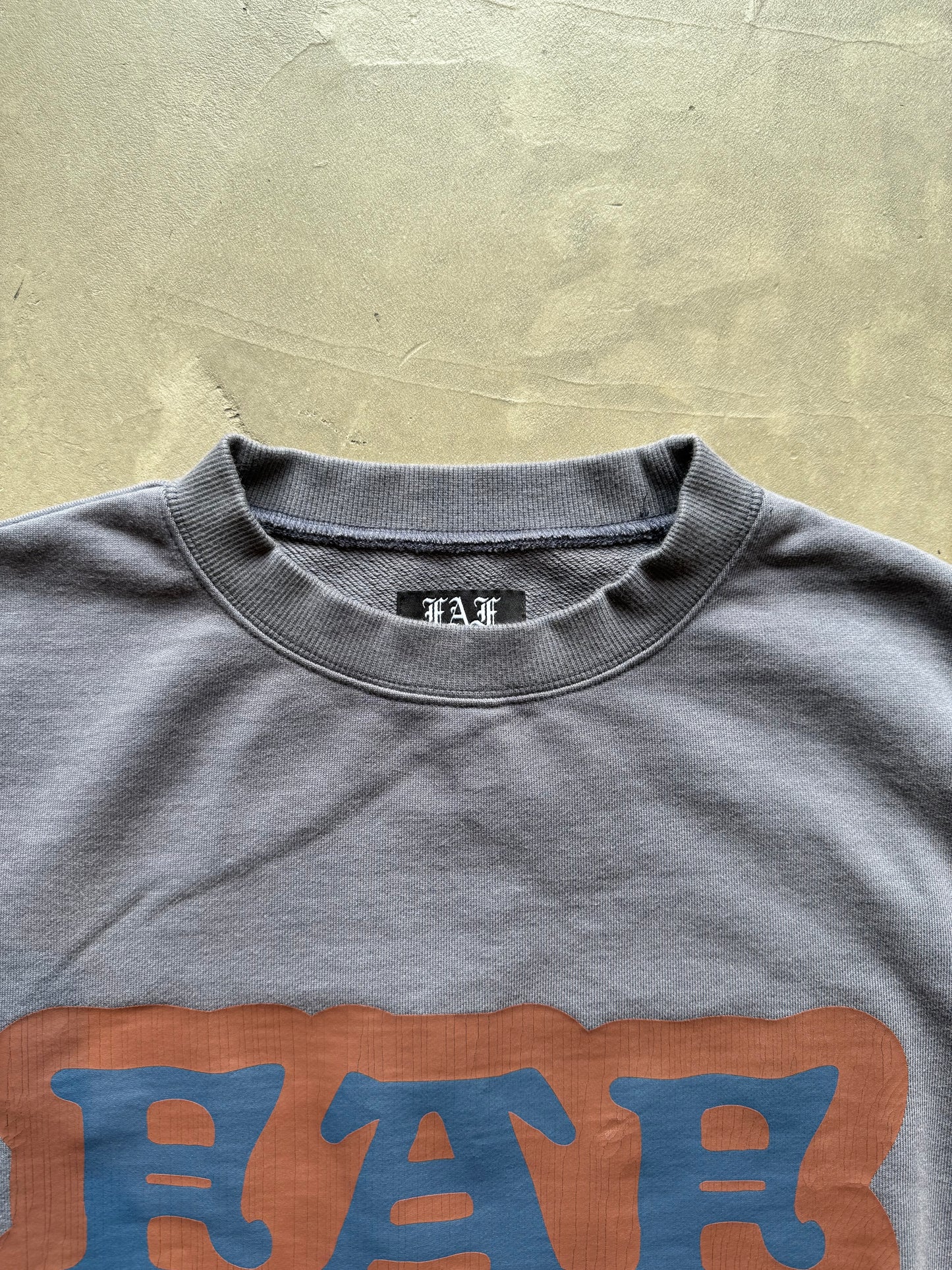 FAKE AS FLOWERS/Cracked Commercial Logo Crewneck Sweat