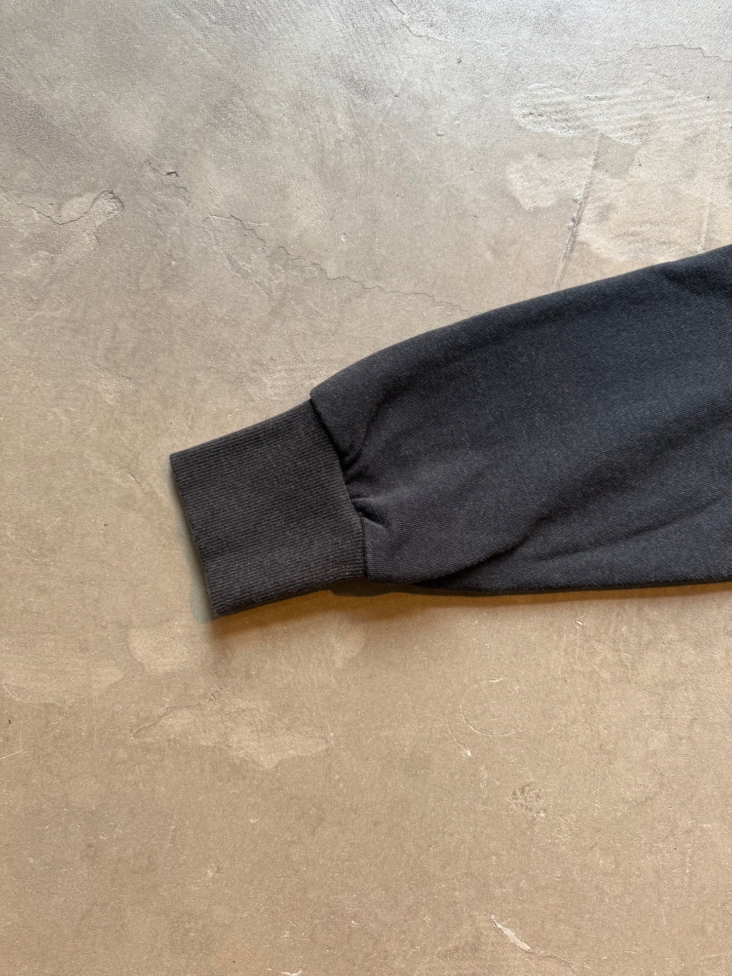FAKE AS FLOWERS/Cracked Commercial Logo Crewneck Sweat